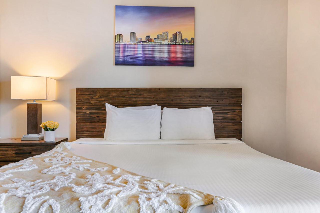 2 Bedroom Elegant Condos In Downtown ニューオーリンズ エクステリア 写真