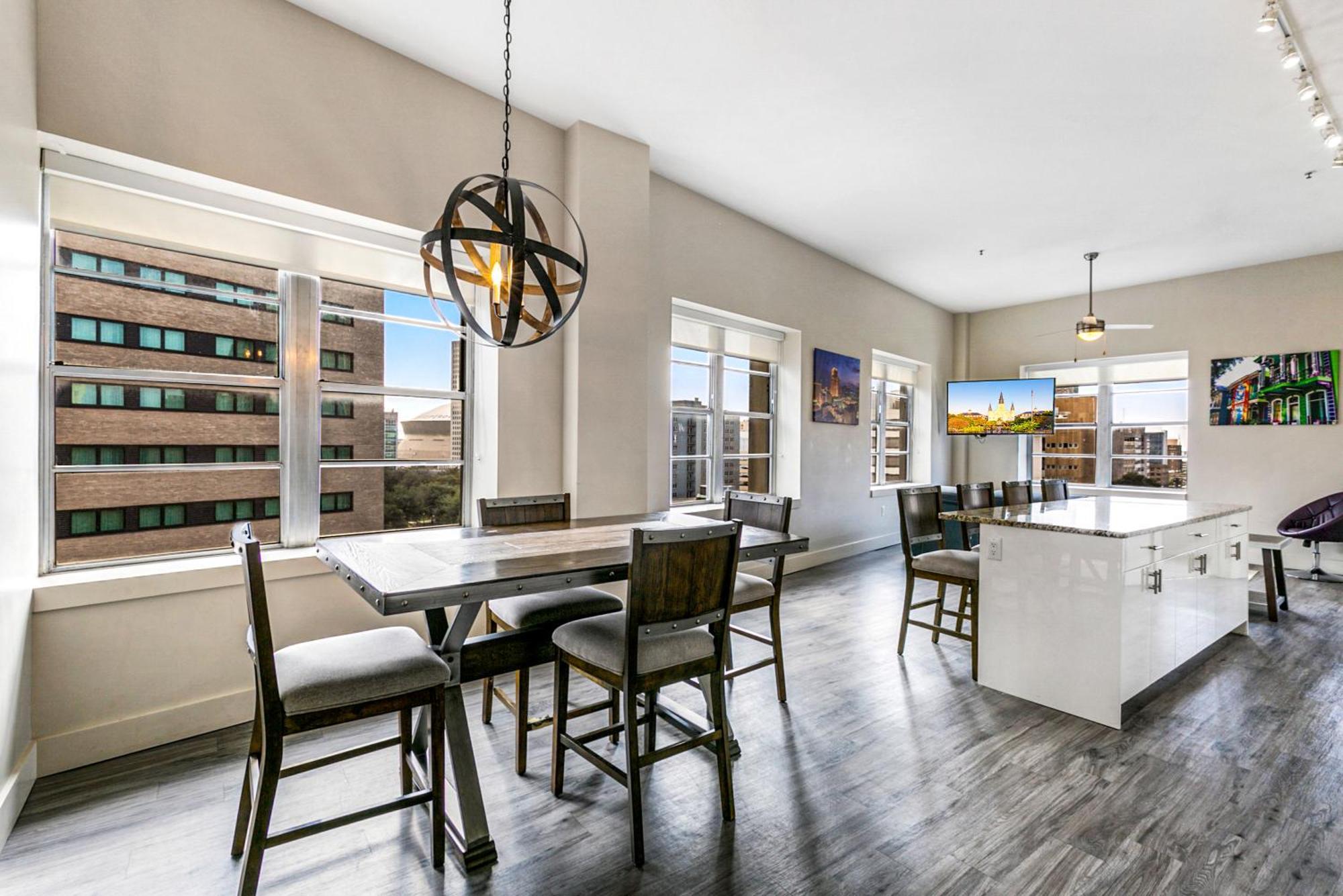 2 Bedroom Elegant Condos In Downtown ニューオーリンズ エクステリア 写真
